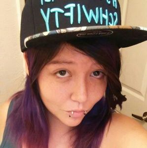 Meet your Posher, Loni